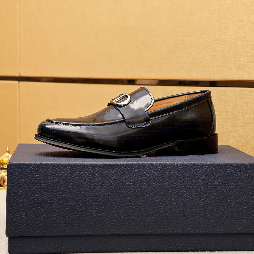Men's shoes 💰480 💐 Product trademark: Dior "Dior" casual leather shoes Regular size: 39-44 (38.45.46🉑️Customized) Product materials: Selected Italian imported first-layer open-edge beaded cowhide leather upper + classic hardware buckle, imported water-dyed 🐂 cowhide lining. Strong three-dimensional visual effect, original outsole Color: 3⃣️colors available